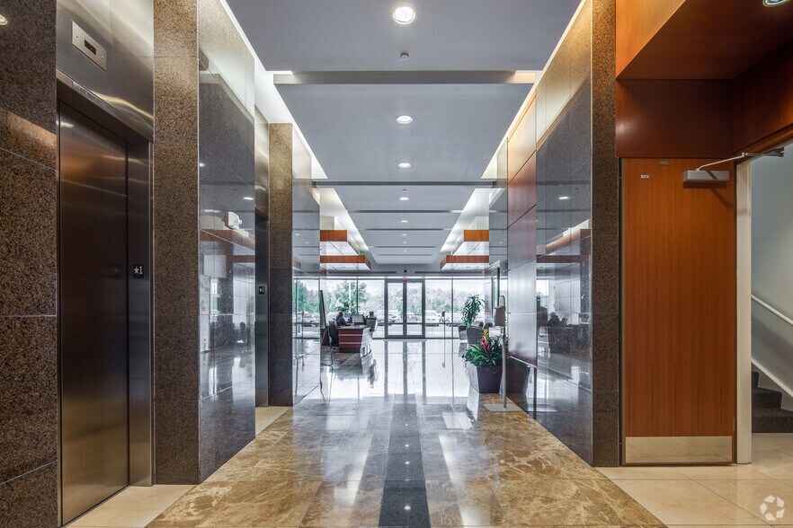 More Photos Of 8403 Southpark Cir, Orlando Office For Lease