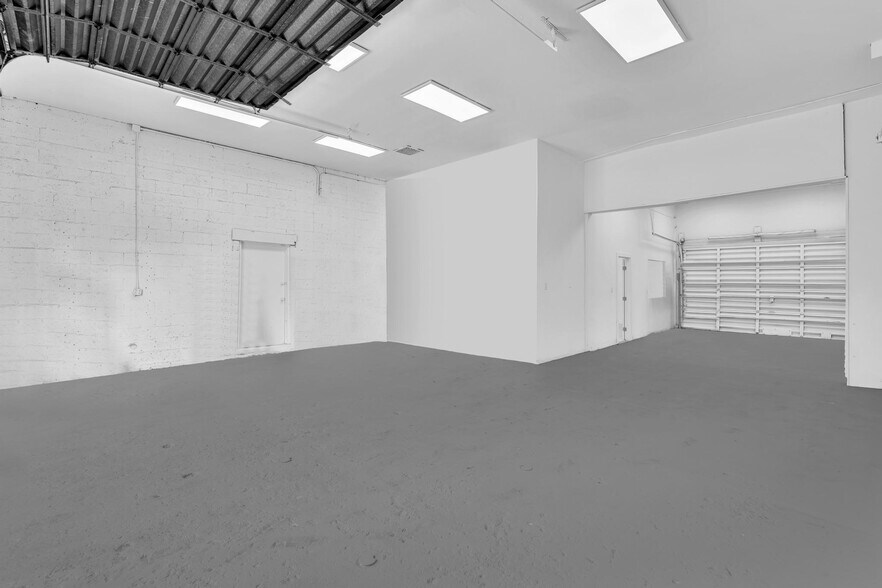 More Photos Of 570 NW 54th St, Miami Auto Repair For Lease