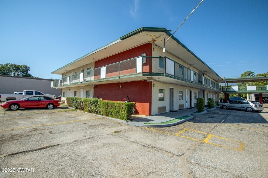 More Photos Of 618 N 22nd Ave, Humboldt Hotel For Sale