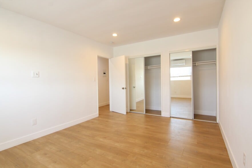 More Photos Of 561 N Sweetzer Ave, Los Angeles Apartments For Sale