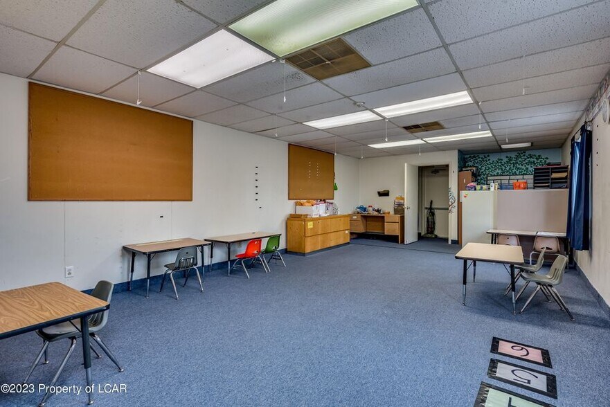 More Photos Of 104 Woodward Hill Rd, Edwardsville Office For Sale