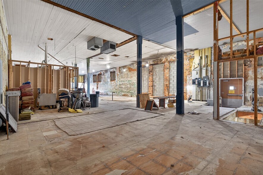 More Photos Of 602 G Ave, Grundy Center Fast Food For Sale