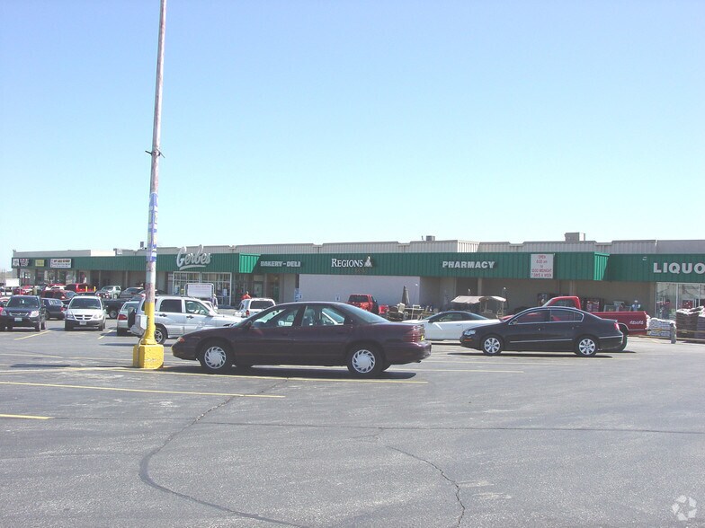 More Photos Of 2801-2805 W Truman Blvd, Jefferson City Drugstore For Sale