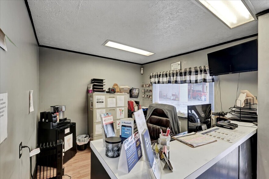 More Photos Of 133 W Blue Lick Rd, Shepherdsville Auto Repair For Sale