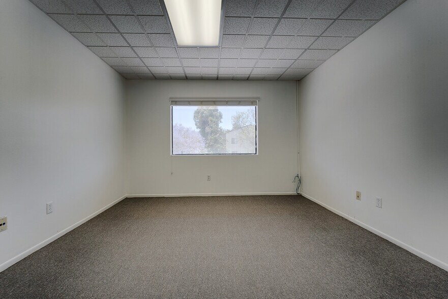 More Photos Of 1344 W 6th St, Corona Office For Sale