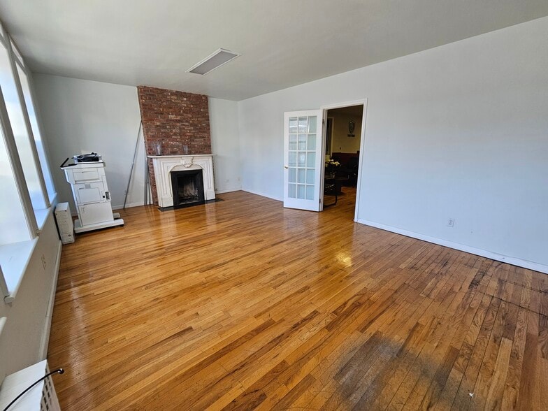 More Photos Of 4518 5th Ave, Brooklyn Storefront Retail Office For Lease