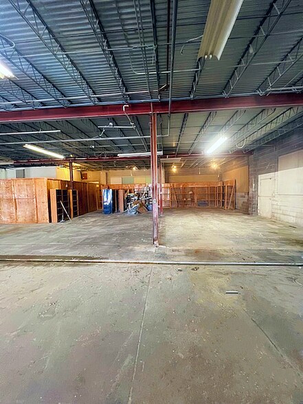 More Photos Of 3505 E 39th Ave, Denver Manufacturing For Lease