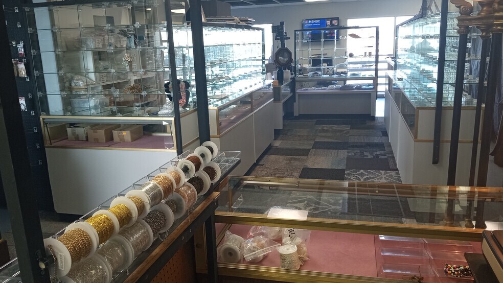 More Photos Of 1460 S McCall Rd, Englewood Medical For Sale