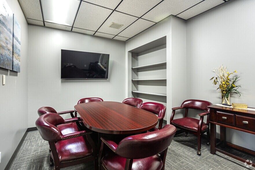 More Photos Of 4240 Blue Ridge Blvd, Kansas City Office For Lease