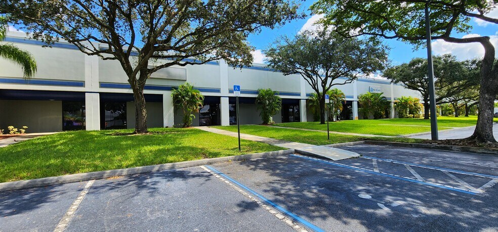 More Photos Of 11801 NW 100th Rd, Medley Warehouse For Lease