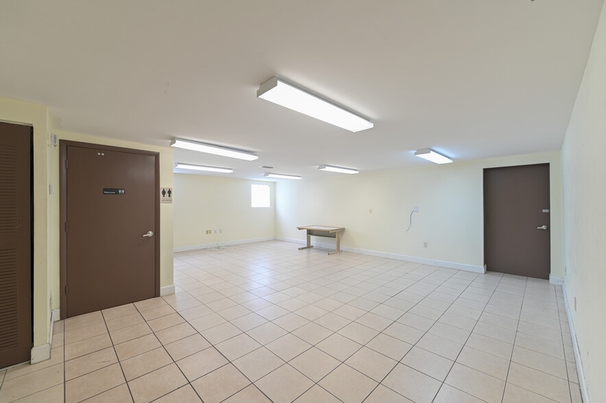 More Photos Of 13977-13981 SW 140th St, Miami Light Distribution For Sale