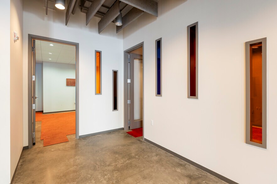 More Photos Of 640 Magazine St, New Orleans Hospitality For Lease