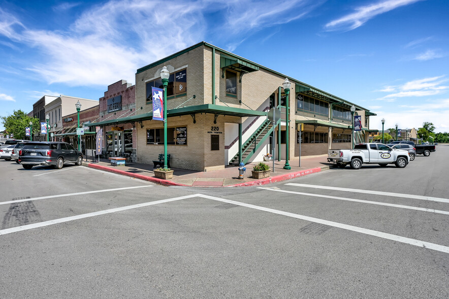 Primary Photo Of 220 N Thompson St, Conroe Office For Lease