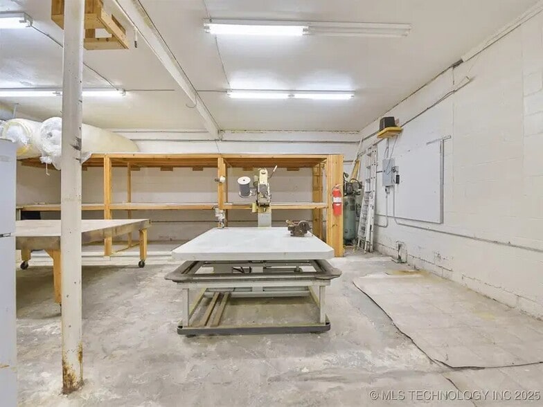 More Photos Of 600 N Commerce St, Ardmore General Retail For Lease