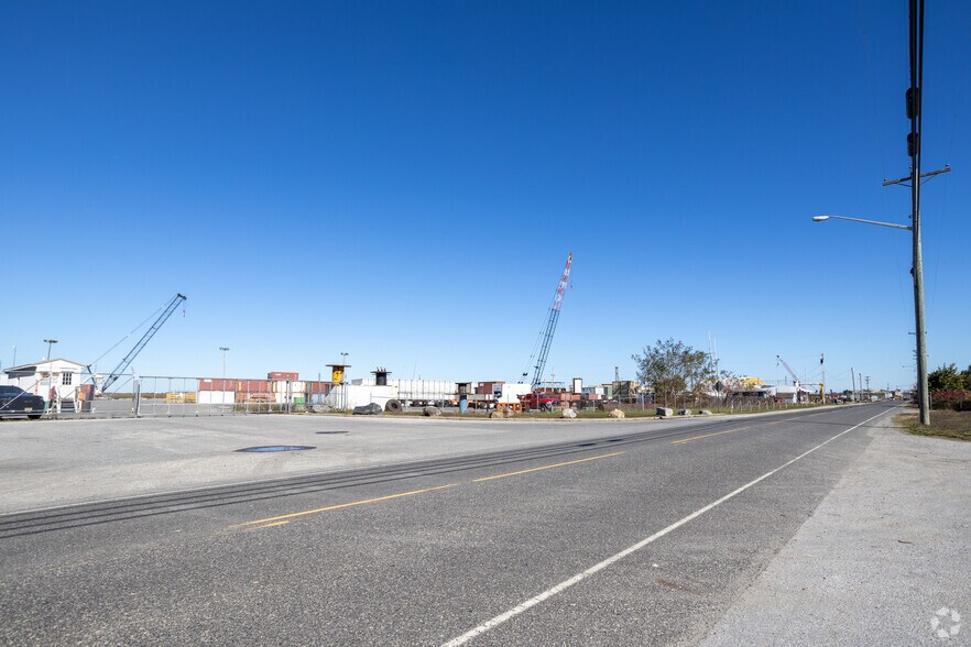 More Photos Of 108 Tilbury Rd, Salem Marina For Sale