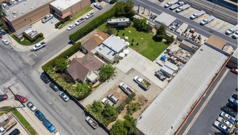 More Photos Of 17066 Palmdale Ln, Huntington Beach Contractor Storage Yard For Sale