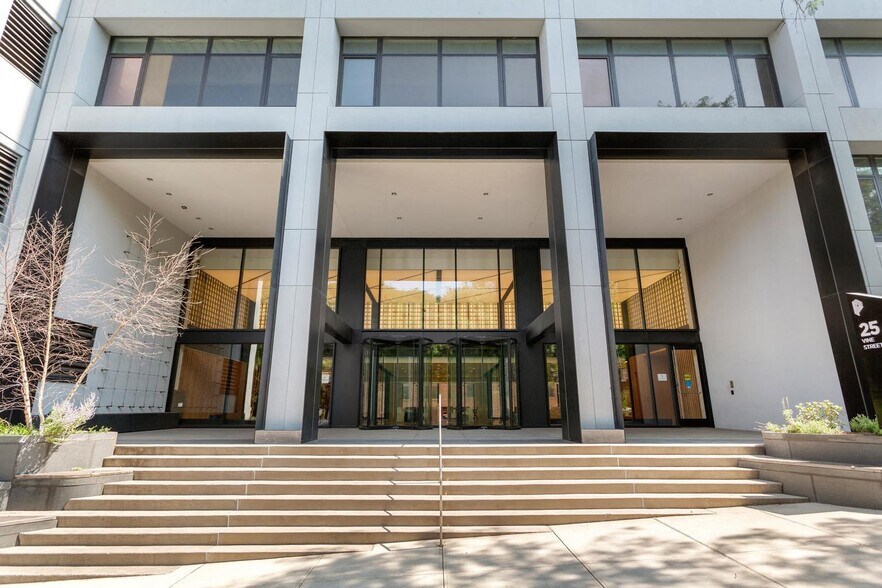 More Photos Of 25 Columbia Hts, Brooklyn Office For Lease