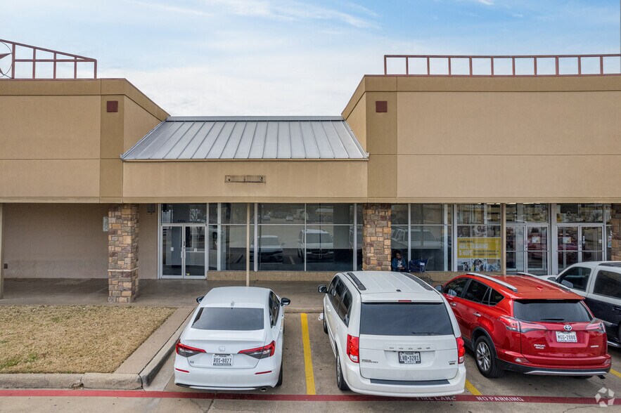More Photos Of 6299 Granbury Rd, Fort Worth Unknown For Lease