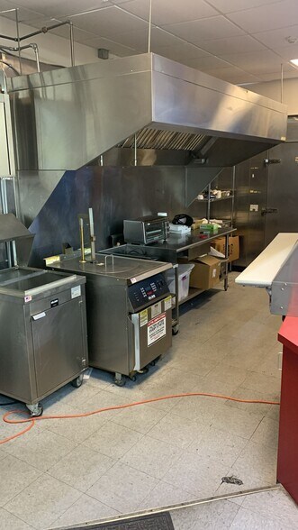 More Photos Of 2504 Willow Street Pike, Willow Street Convenience Store For Lease