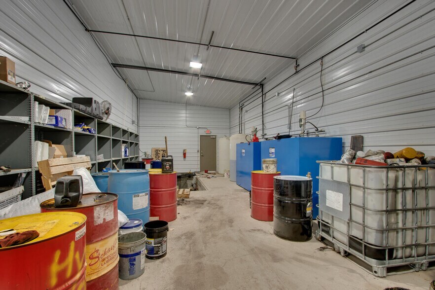 More Photos Of 25137 Outer Road 27, Wayland Auto Repair For Lease