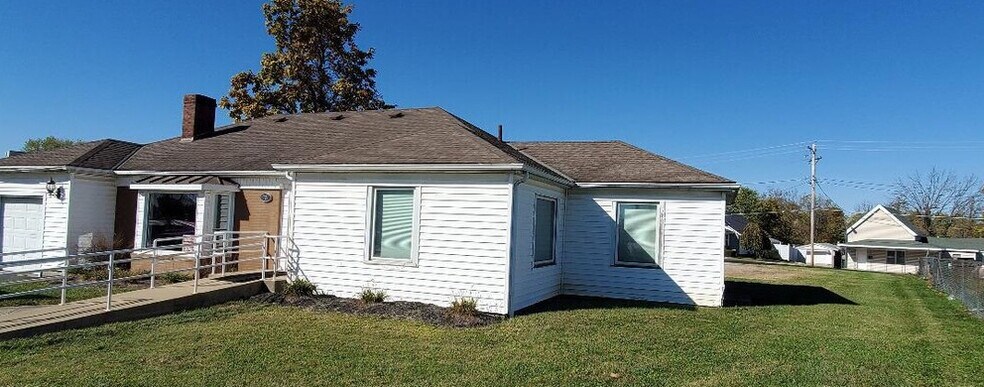 More Photos Of 720 E Main St, West Union Office Residential For Sale