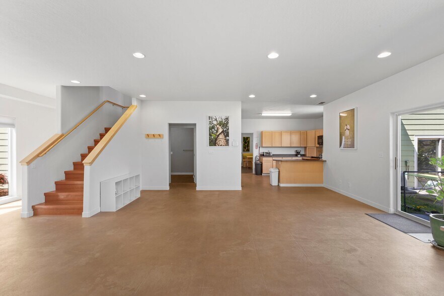 More Photos Of 621-629 A St, Ashland Storefront Retail Residential For Sale