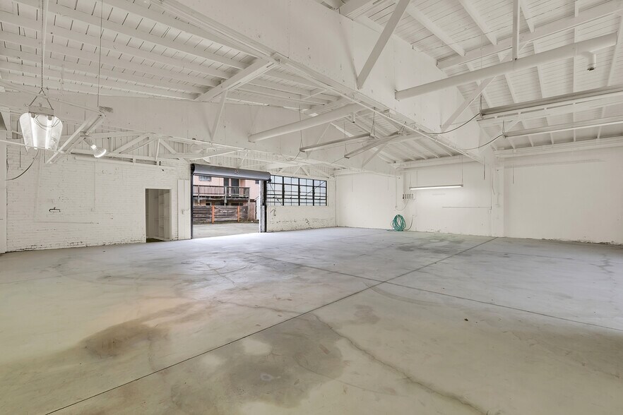 More Photos Of 2860 38th Ave, Oakland Auto Repair For Sale