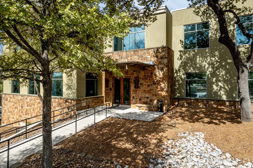 More Photos Of 1580 S Main St, Boerne Office For Lease