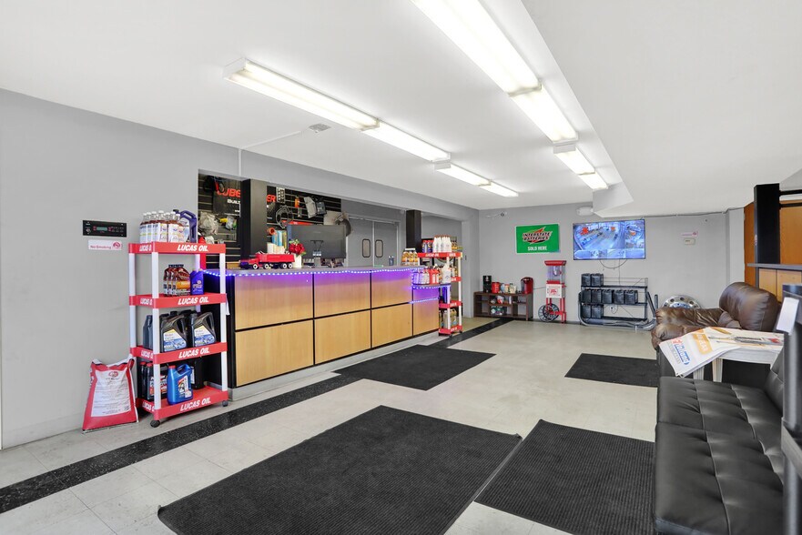 More Photos Of 1116 W County Road 450 N, Brazil Truck Terminal For Lease