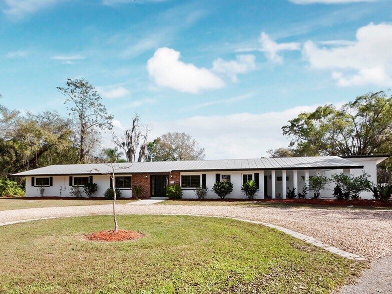 More Photos Of 3825 Sarasota Golf Club Blvd, Sarasota Veterinarian Kennel For Sale