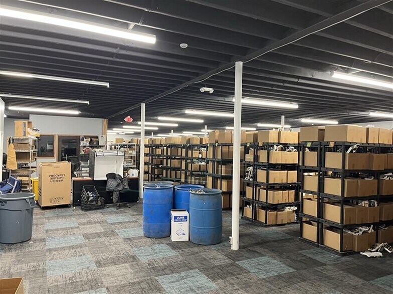 More Photos Of 1623-1635 Chicago Dr SW, Grand Rapids Freestanding For Lease