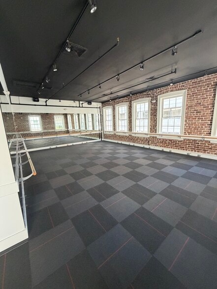 More Photos Of 10 Whitaker St, Savannah Storefront Retail Residential For Lease