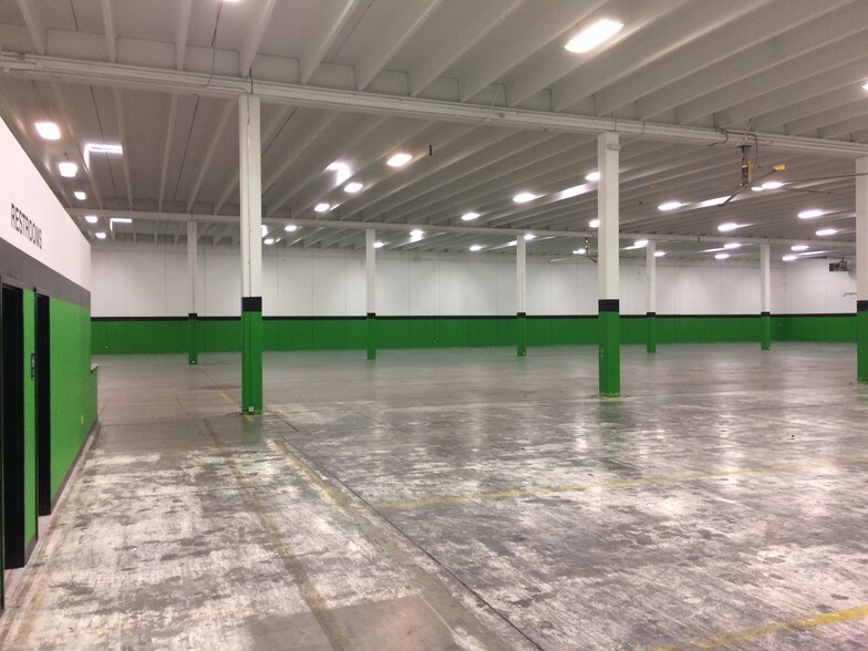 More Photos Of 3001 S Madison, Wichita Warehouse For Lease