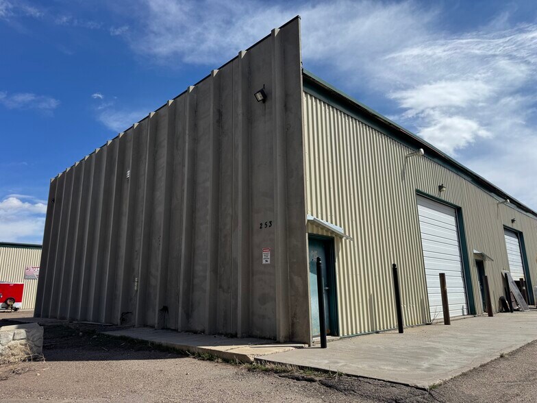More Photos Of 253 Bear River Dr, Evanston Industrial For Lease