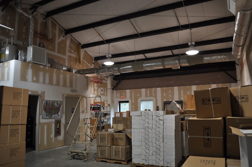 More Photos Of 612 Johnnie Dodds Blvd, Mount Pleasant Showroom For Lease