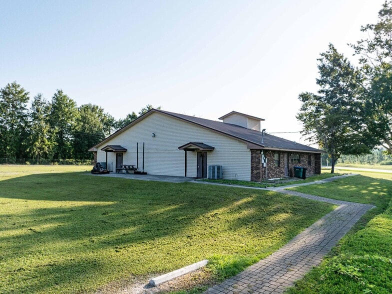 More Photos Of 5056 FL-47, Lake City Specialty For Sale