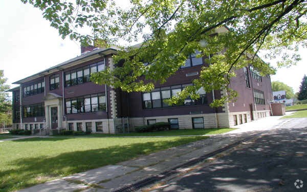 Primary Photo Of 38 Oakdene Ave, Teaneck Schools For Lease