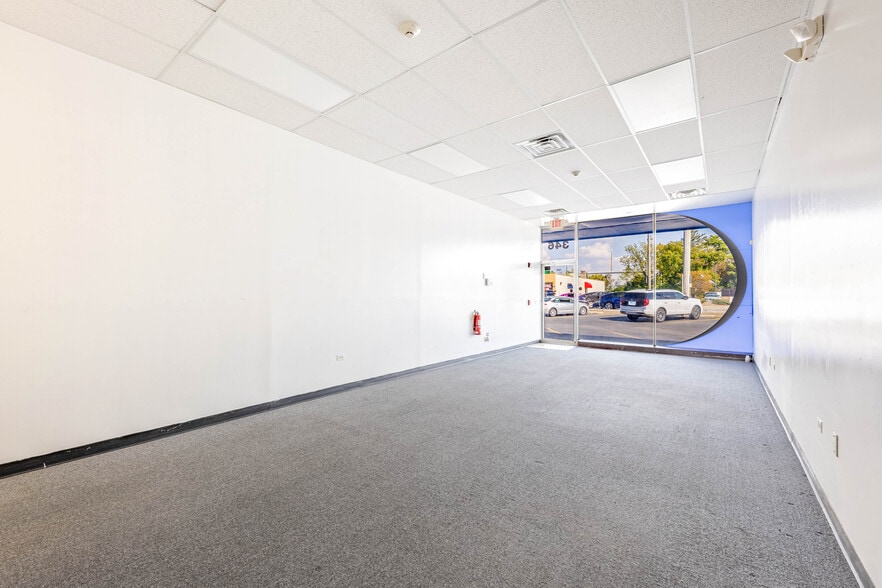 More Photos Of 340-352 S Main St, Lombard Unknown For Lease