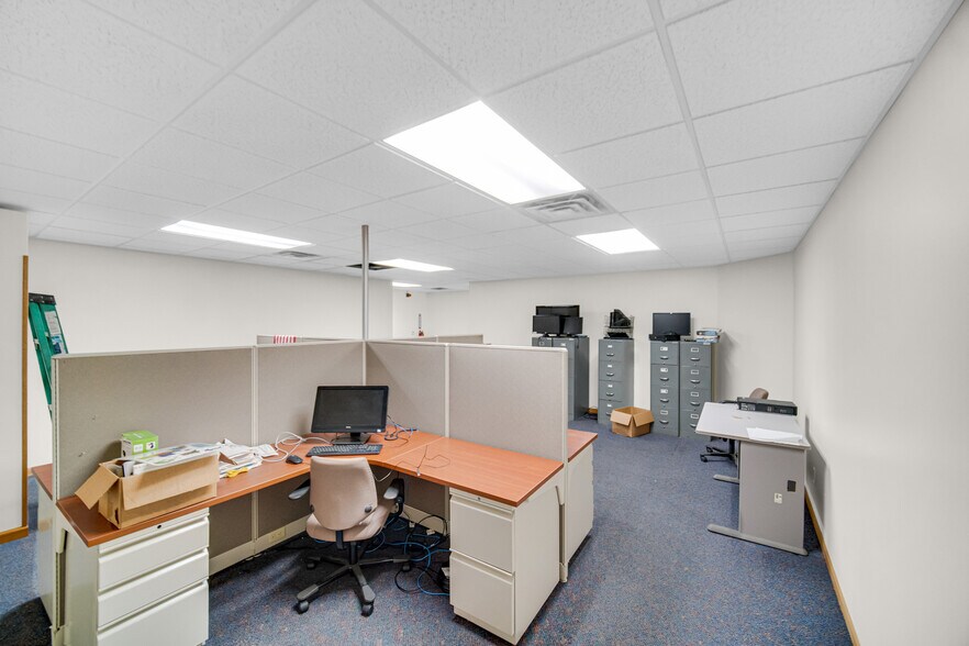 More Photos Of 7045 Calumet Ave, Hammond Light Distribution For Sale