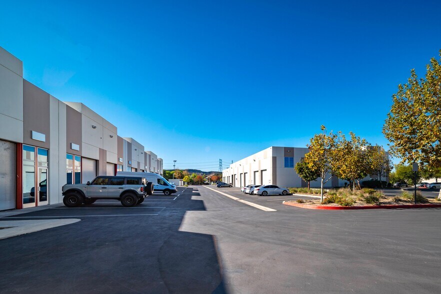 More Photos Of 26340-26354 Ruether Ave, Santa Clarita Unknown For Lease