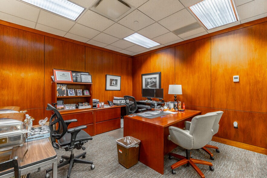 More Photos Of 811 Broad St, Chattanooga Medical For Lease