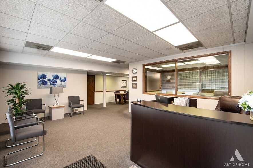 More Photos Of 7922 S Pulaski Rd, Chicago Office For Sale