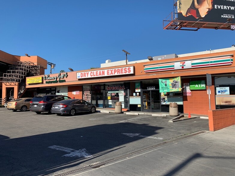 More Photos Of 12225-12251 Santa Monica Blvd, Los Angeles Storefront Retail Office For Lease