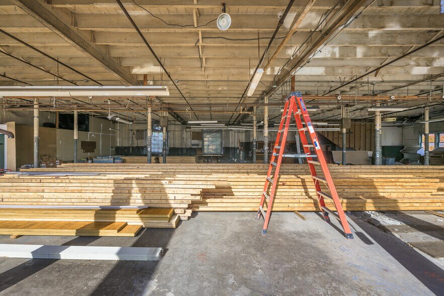 More Photos Of 515 Columbia St, Hudson Warehouse For Sale