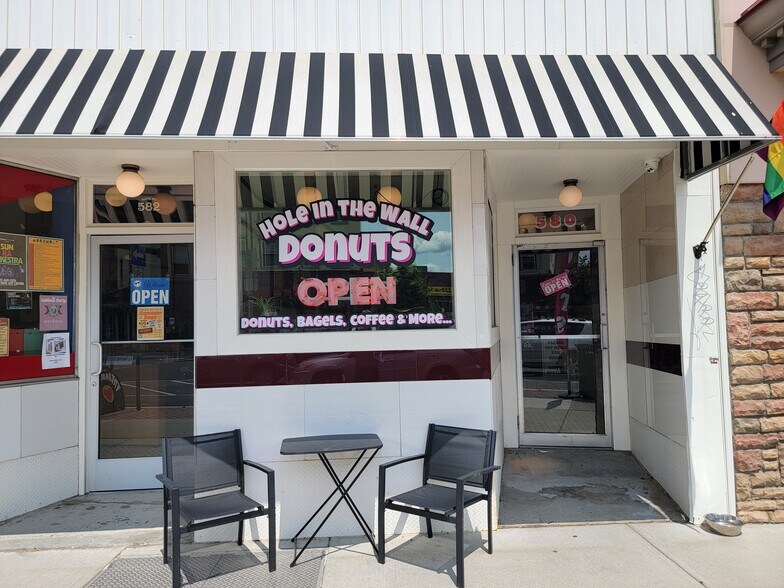 More Photos Of 582 Broadway, Kingston Restaurant For Sale