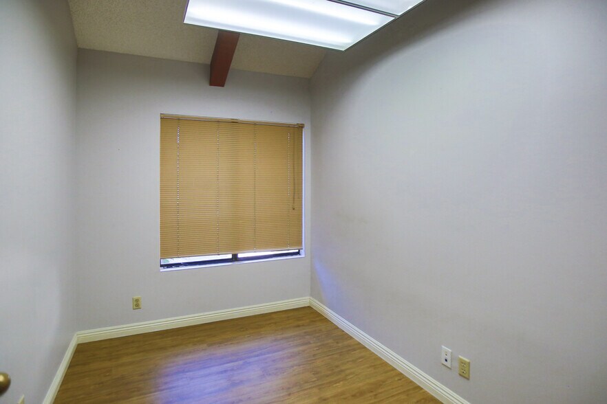 More Photos Of 1810 E 17th St, Santa Ana Medical For Lease