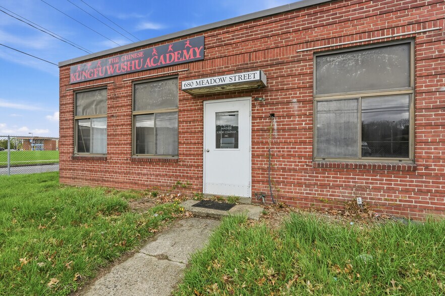 More Photos Of 680 Meadow St, Chicopee Manufacturing For Lease