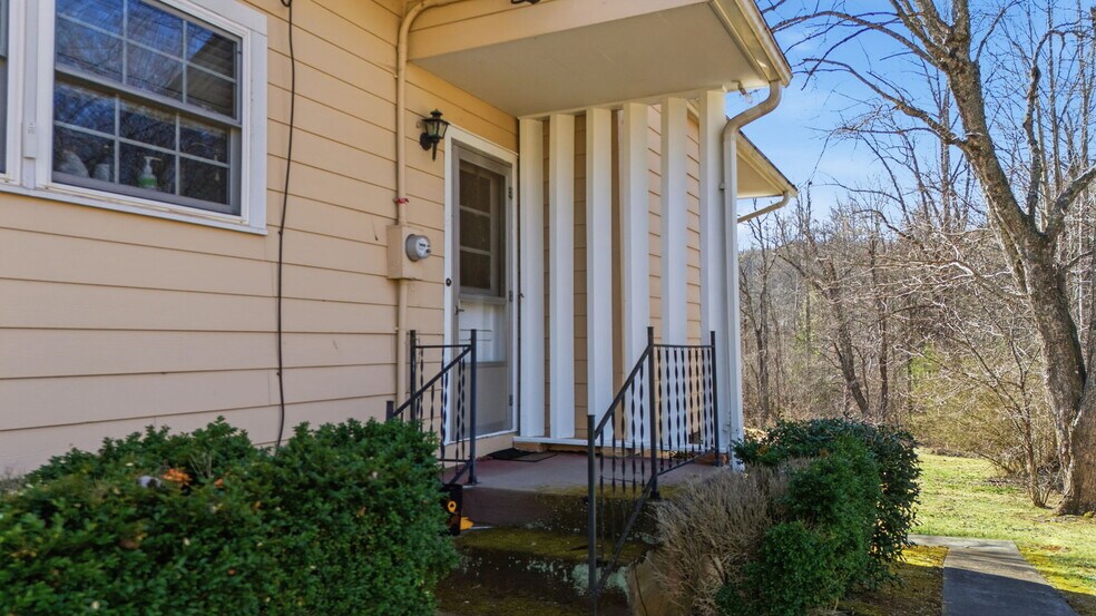 More Photos Of 520 Baird Cove Rd, Franklin Apartments For Sale