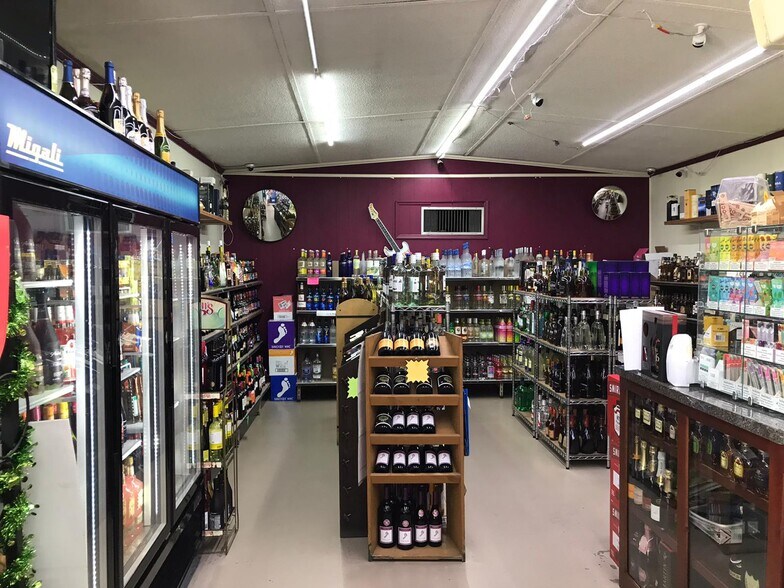 Primary Photo Of 1202 S 1st St, Jesup General Retail For Sale