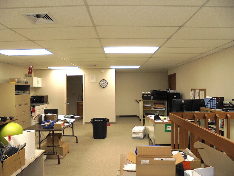 More Photos Of 256 Main St, East Windsor Research And Development For Lease